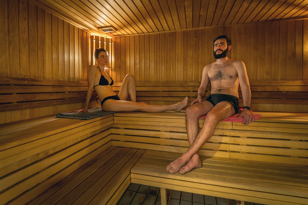 se détendre au sauna de l'espace aquatique la clusaz